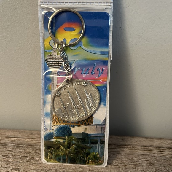 Other - 🌲Malaysia Metal Souvenir Keychain New